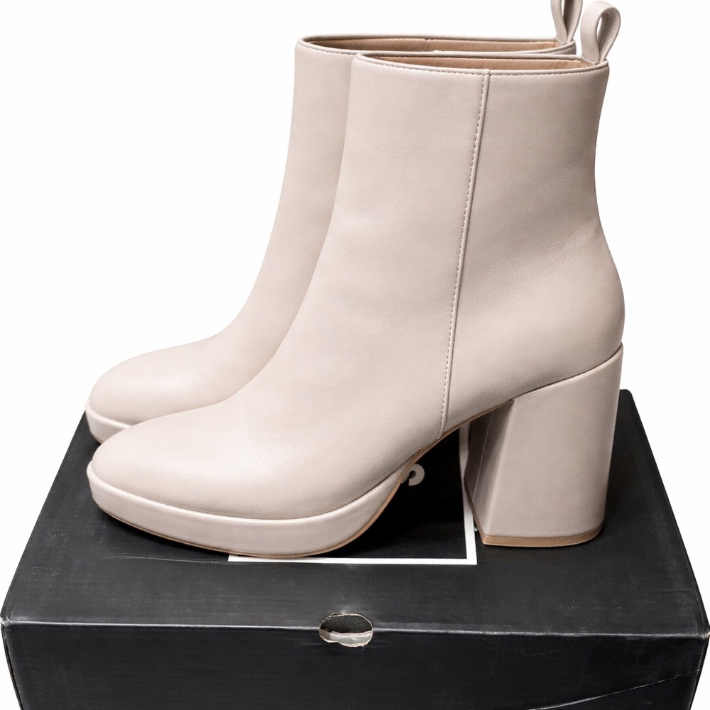 ShuShop Wadi Heeled Boots Size 7.5 New In Box